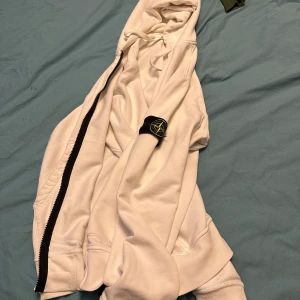 Stone island hoodie  - Bra skick fler bilder kan lösas vid intresse 1500kr 