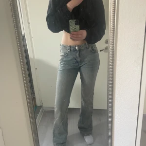 Flare jeans  - Flare jeans i färgen It tinted blue från Gina tricot 💙använda en gång 