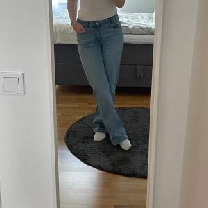 Säljer mina bikbok jeans som endast är använda 1 gång. Jag säljer dem pga att dem är lite stora för mig.  W29 L30  Köpta för 699kr