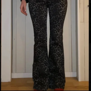 Leopard jeans  - Säljer dessa snygga leopard jeans❤️‍🔥❤️