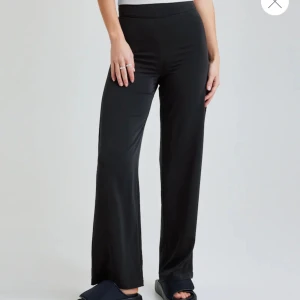 Kostymbyxor  - Säljer dessa jätte fina och sköna kostymbyxor har använt dem 5 gånger 🥰 strl 40 