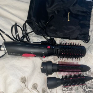 Styling verktyg Remington - Använd 2 gånger bara. Säljs då jag har en annan hårfön. Nypris 440kr