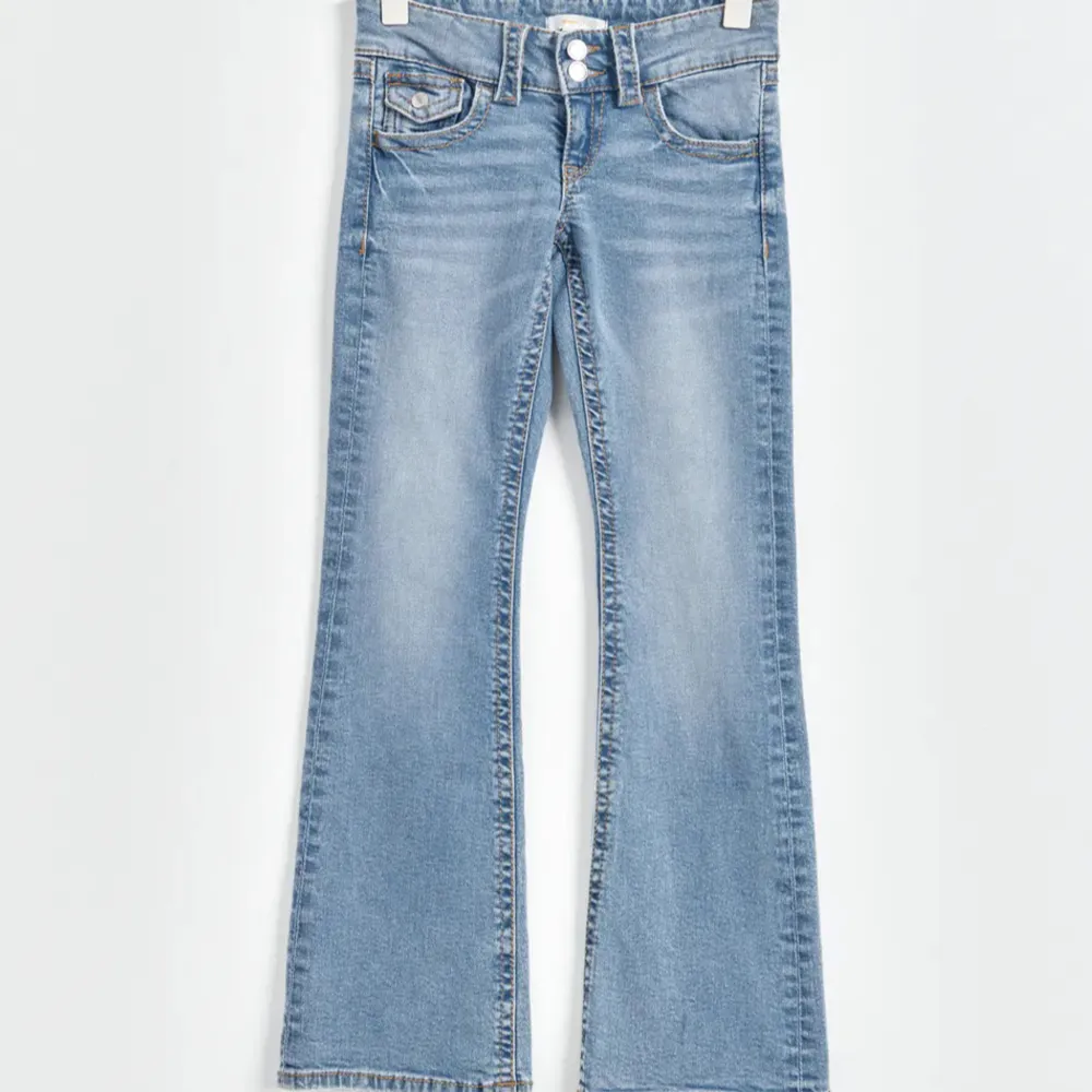 Inga defekter, säljer då de har blivit för korta💗 skriv privat för fler bilder! Går bra att klicka köp nu🫶. Jeans & Byxor.