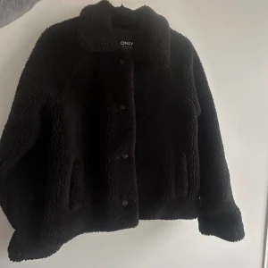 Teddy jacka  - Jacka från Only, knappt använd. Inga defekter 