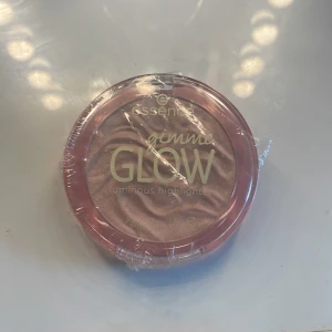 Jätte fin highlighter från essensen💗 - Har aldrig använt den och behöver pengar så säljer den💗