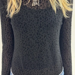 Leopard body - Superfin leopard body i storlek L, men skulle säga att den sitter som en M🫶🏻🫶🏻🫶🏻