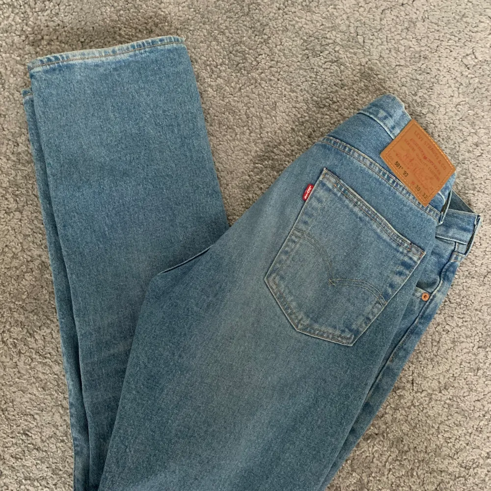 Ett par näst intill oanvända Levis 501 ’93. Väldigt sköna att använda. Pris kan diskuteras.. Jeans & Byxor.