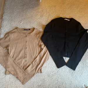 Tröja/kofta - Säljer dom här jätte fina och bekväma tröjorna från lager 157. Har aldrig använt dom💓säljer för 40kr st eller 70kr för båda💓