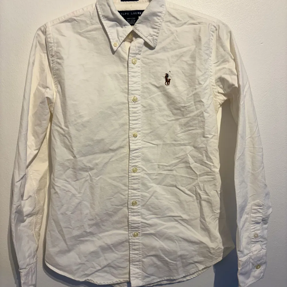 Ralph Lauren skjorta, vit Storlek S Skick 7/10. Skjortor.