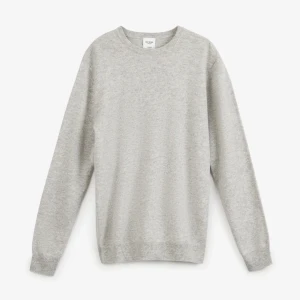 John Henric Kashmir crewneck - Hej! Säljer denna helt nya crewnecken från John Henric. Tröjan är i 100 % Kashmir och har använts 2 gånger. Ett litet litet hål på armbågen men ej något som syns! Nypris ligger på 2200 och vid frågor är det bara att skriva! 