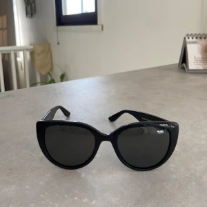 Solglasögon - Säljer mina super fräscha lensway solglasögon. Köpt för ca 1000🌼pris kan diskuteras 