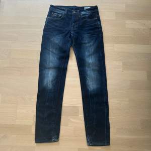 | Nya  G-Star Jeans | Storlek: 30/32 | Passar: 180 ca | Pris: 249 |