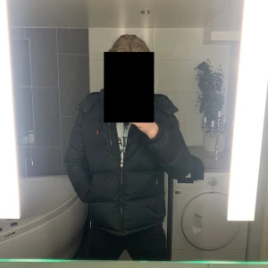 Polo jacka - Bra skick inga skador den börjar bli för liten så jag säljer den 