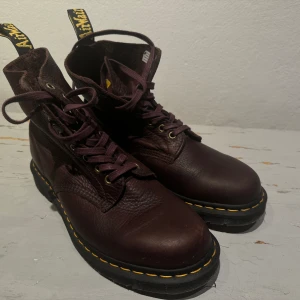Dr. Martens 1460 pascal virginia - Storlek 42 Knappast använda - som nya kvalitetsmässigt Äkta Dr. Martens Äkta läder 