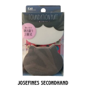 Katt formade foundation sponges - Två stycken gulliga foundation sponges från Yesstyle. Aldrig använda. Skickas med brev, frakt 15 kr, fri frakt vid köp av 3 eller fler sminkgrejer/accessoarer 