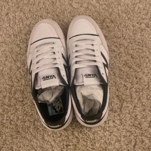 Vans lowland comfy crush - Denna sko är en present som blev fel. Helt oanvänd utan kartong dock dessa är feta och dom är helt oanvända