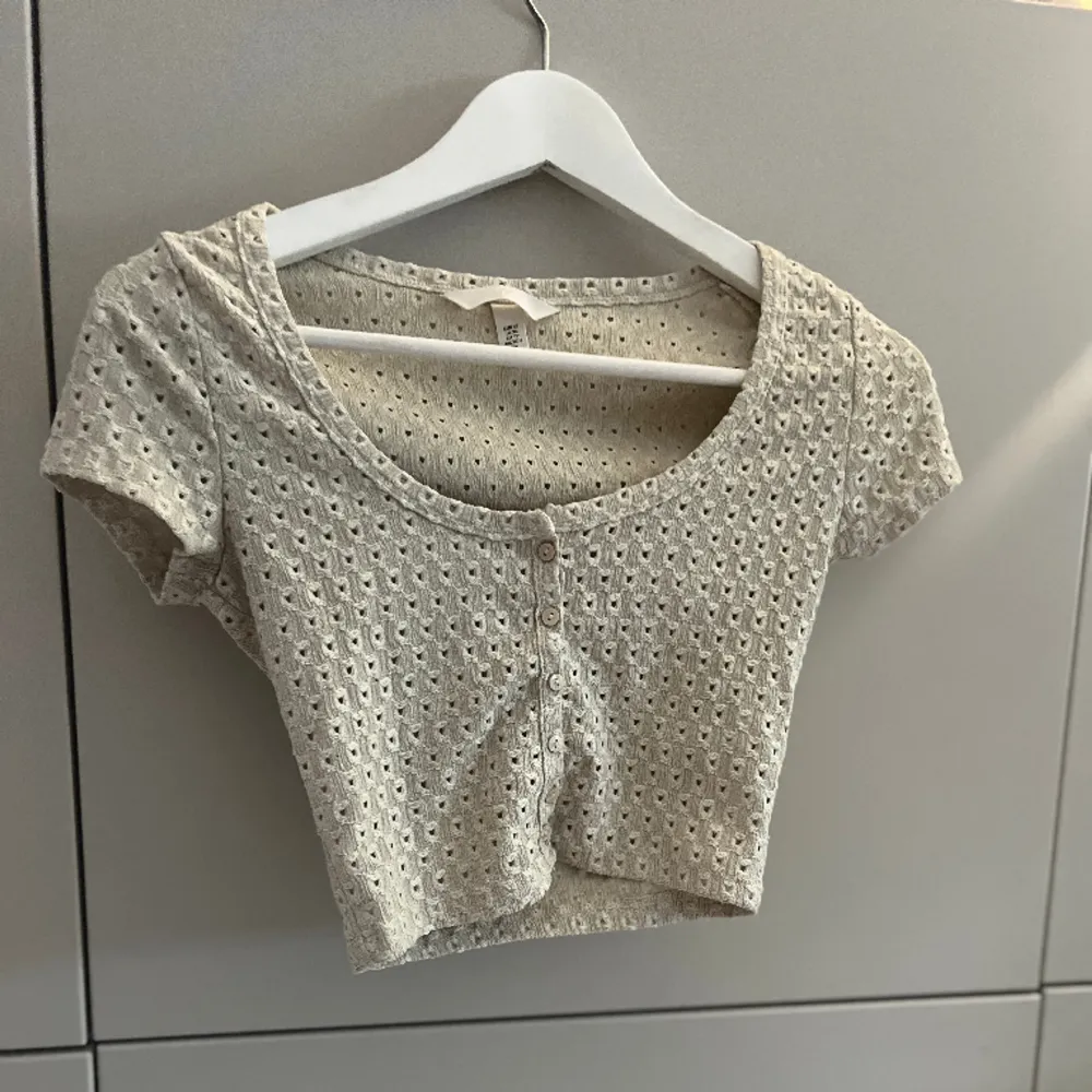 Croptop från hm  Storlek xs 50kr. Toppar.