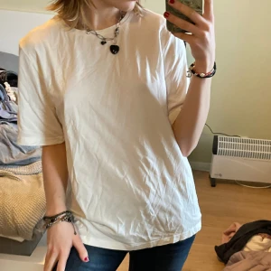 Oversized vit tshirt - Skönt material och fint skick🫶