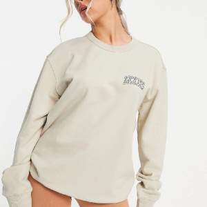 Oanvänt IS | Dickies I Beige  Säljer en oöppnad Dickies Beige Sweatshirt i storlek 