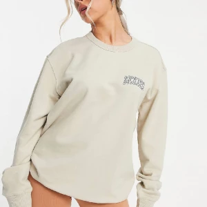 Oanvänt | Dickies I Beige - Oanvänt IS | Dickies I Beige  Säljer en oöppnad Dickies Beige Sweatshirt i storlek "S".  Denär kvar i sin förpackning och etiketten sitter kvar.