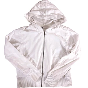 Zip up hoodie - Vit zip tröja med luva från flash, storlek M, en favorit men använder inte lika mycket💋 ej säker om jag ska sälja 