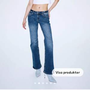 Säljer ett par gråa jeans ifrån hm. Samma modell som de blåa på första bilden fast gråa. De gråa går nog inte att köpa längre. Strl 36 och i bra skick🩷