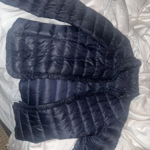 Moncler jacka - Snygg moncler jacka jag säljer då den inte kommer till andvändning 