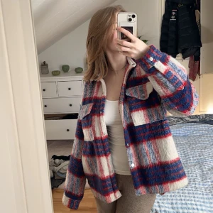 Kappa - Jätte mysig och unik kappa som är perfekt till hösten/ våren och sommaren! Mysig och vindtät!💘🫶🏼