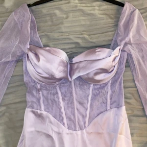 Ohpolly Lavender Klänning (UK10,US6) minidress - Använd en gång, Lavender lila klänning från Ohpolly, storlek UK 10 eller US 6 som motsvarar S/M. Miniklänning, jag är 163cm. 