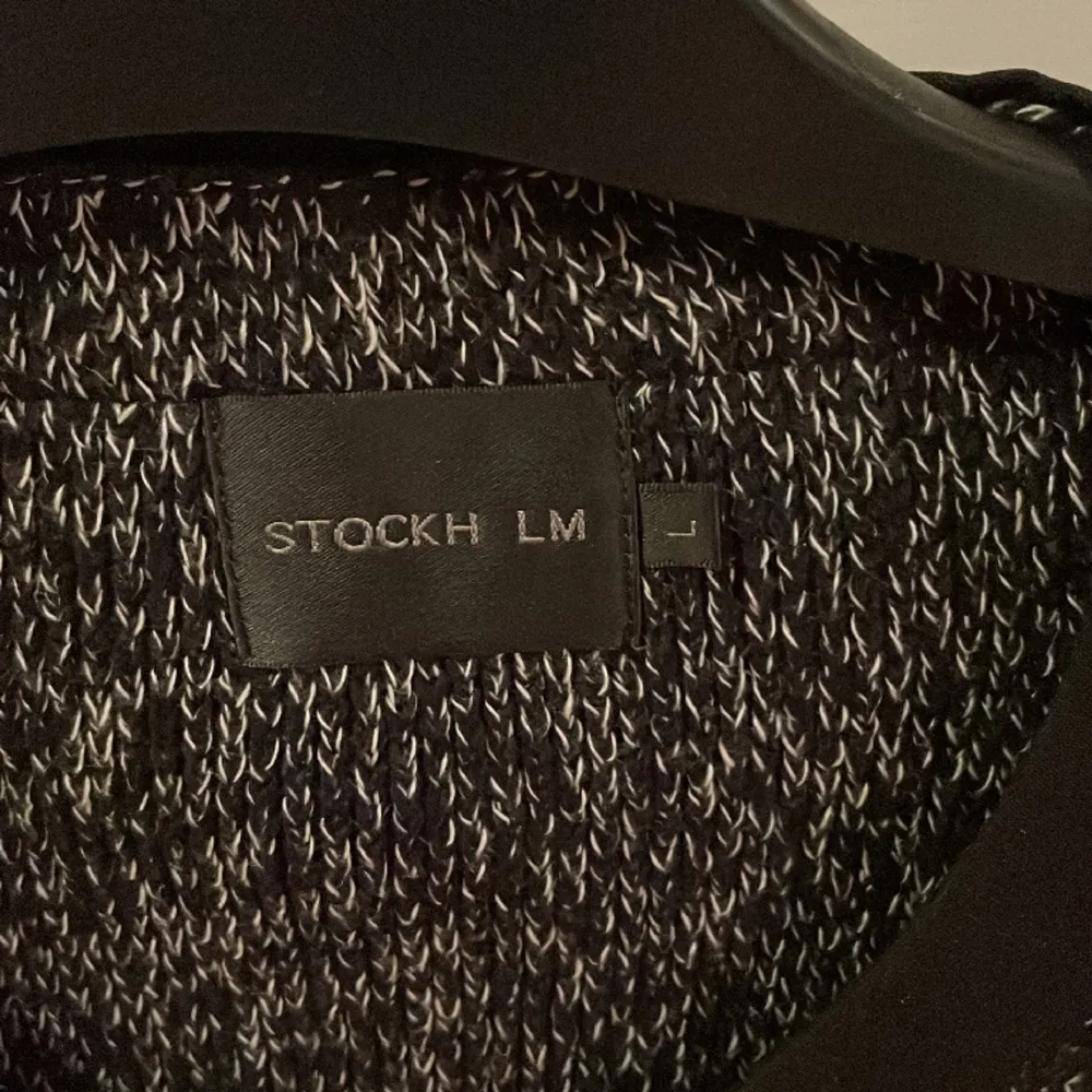 Stickad kofta Stockh lm från MQ i fint skick. Tröjor & Koftor.