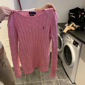 Ralph lauren - Jag säljer min Ralph lauren tröja då den bara har kommit till användning 3 gånger. Pris går att diskutera 