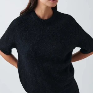 Stickad topp  - Helt ny stickad topp från Gina Tricot i storlek S. Slutsåld 🌸