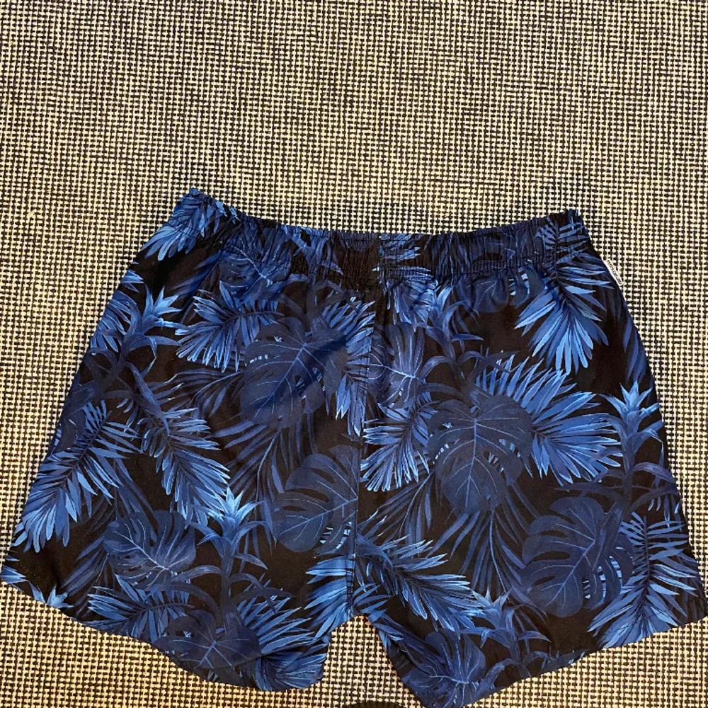 Mycket bra skick. Använda ett fåtal gånger. Nypris: 800 kr. Shorts.