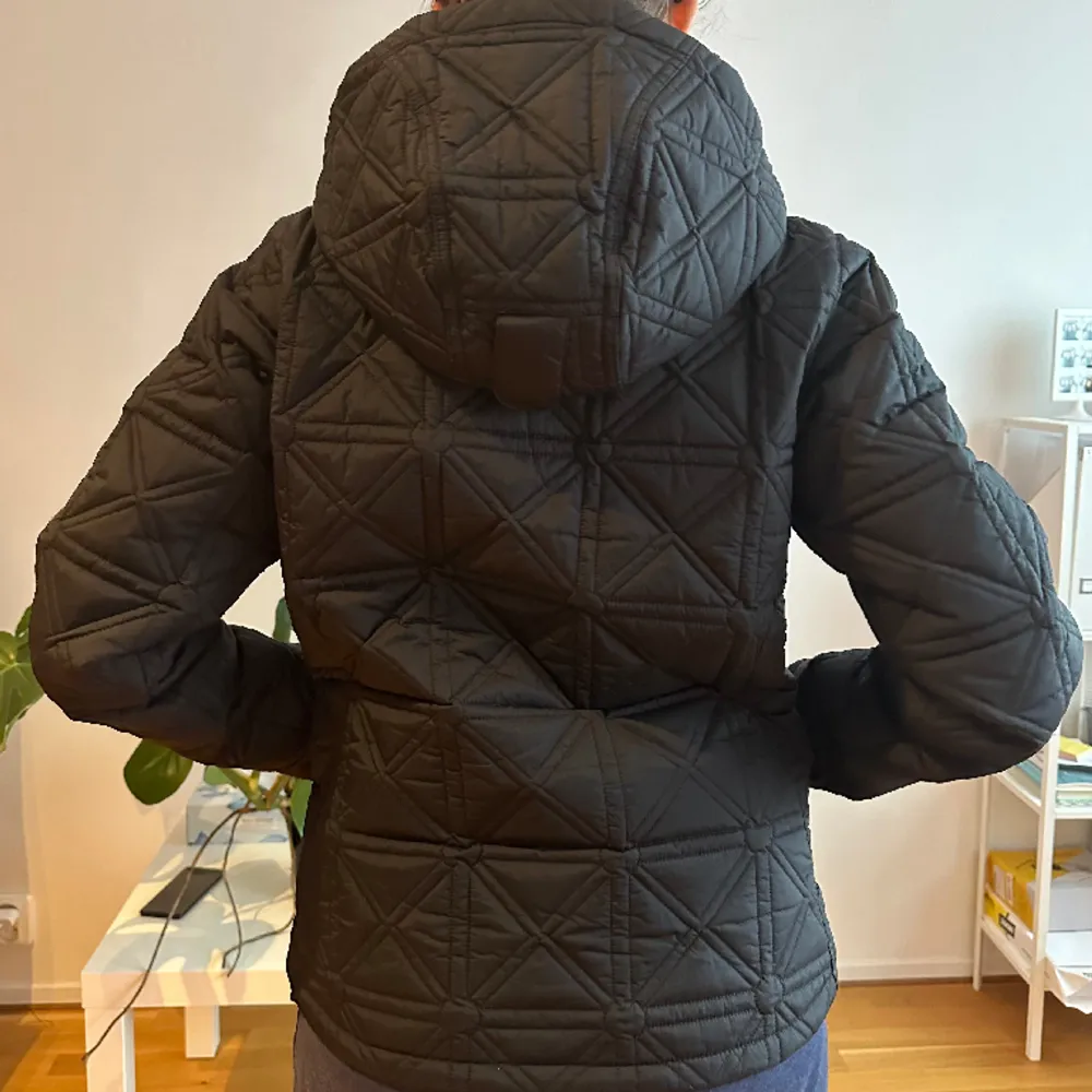 Good jacket for winter and cold autumn, like ski jacket Size S  There is a small hardly visible damage on the sleeve. . Jackor.