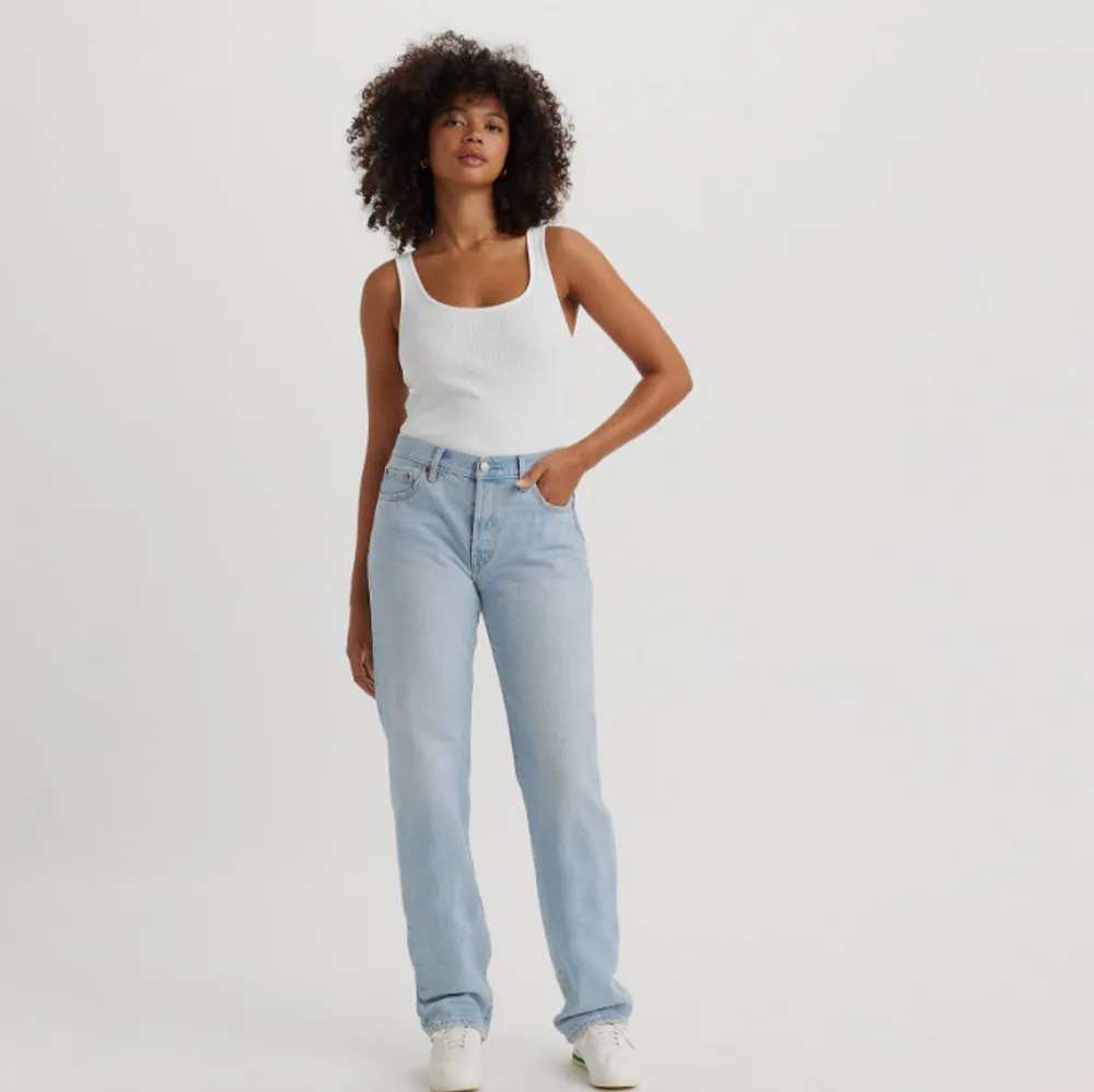 Säljer ett par likadana Levis jeans, storlek W25, L32❣️. Jeans & Byxor.