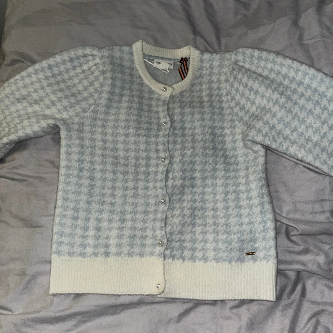Stickad blå-vit kofta - 91