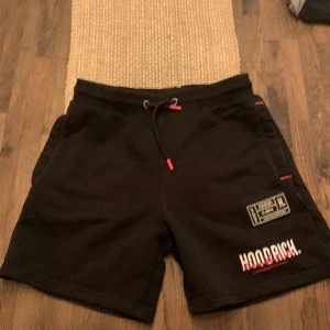 Hoodrich shorts - Bra skick sparsamt använda Storlek XS Nypris 500