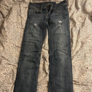 Lågmidjade jeans - Jätte fina lågmidjade jeans från Tommy hilfigher med hål!