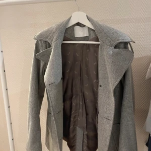 Jacka/kavaj - Aldrig använd, superfina material.  Skickar gärna fler bilder till de som är intresserade!