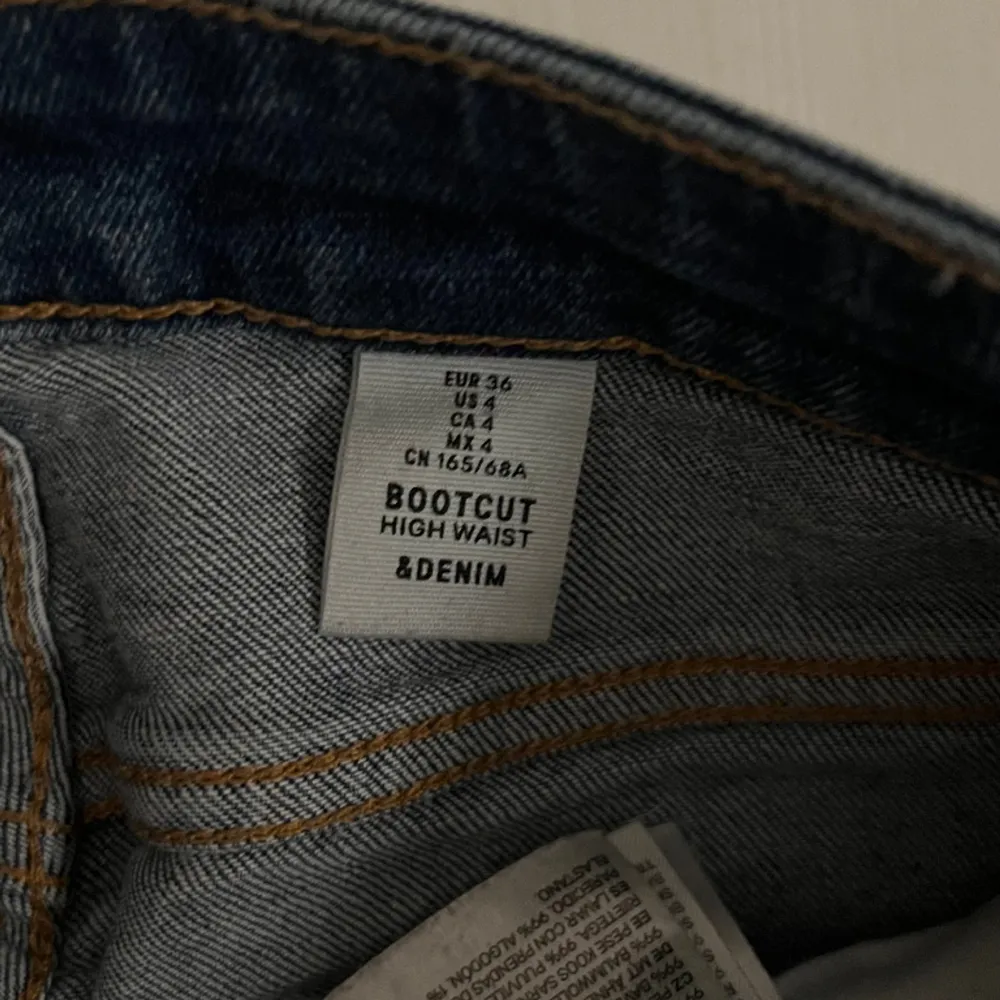 fina jeans i bra skick men används inte längre. Jeans & Byxor.