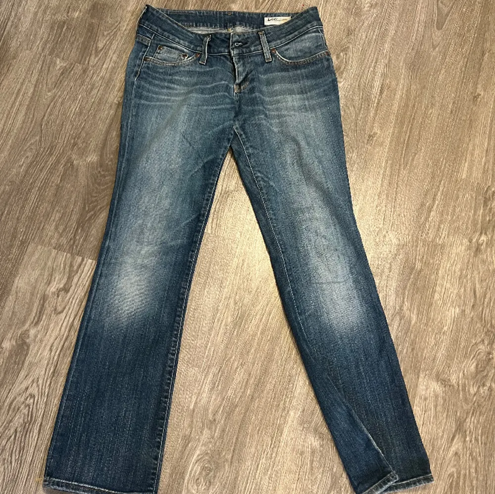 Snygga lågmidjade, blå jeans från Lee!💕W29 L31. Jeans & Byxor.