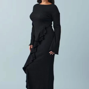 wide sleeve ruffle dress oanvönd - Helt ny klänning från ginatricot köptes för 500