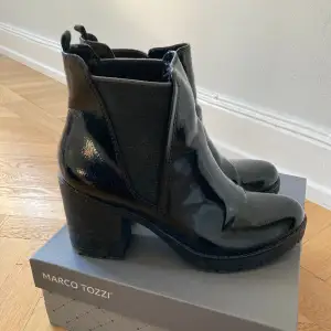 Nice and super comfortable boots by Marco Tozzi, barely used, original box. size 39.
