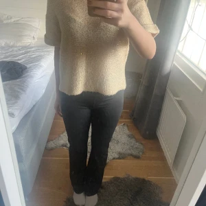 Stickad T-shirt  - Super fin stickad T-shirt som är lite glittrig 💞💗