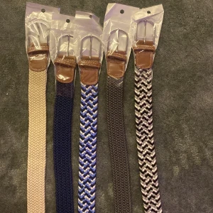 Bälten - Jätte snygga och fina bälten! En kostar 149kr och inte 149kr för allt! Säg vilken färg så skickar jag den så snart som möjligt 