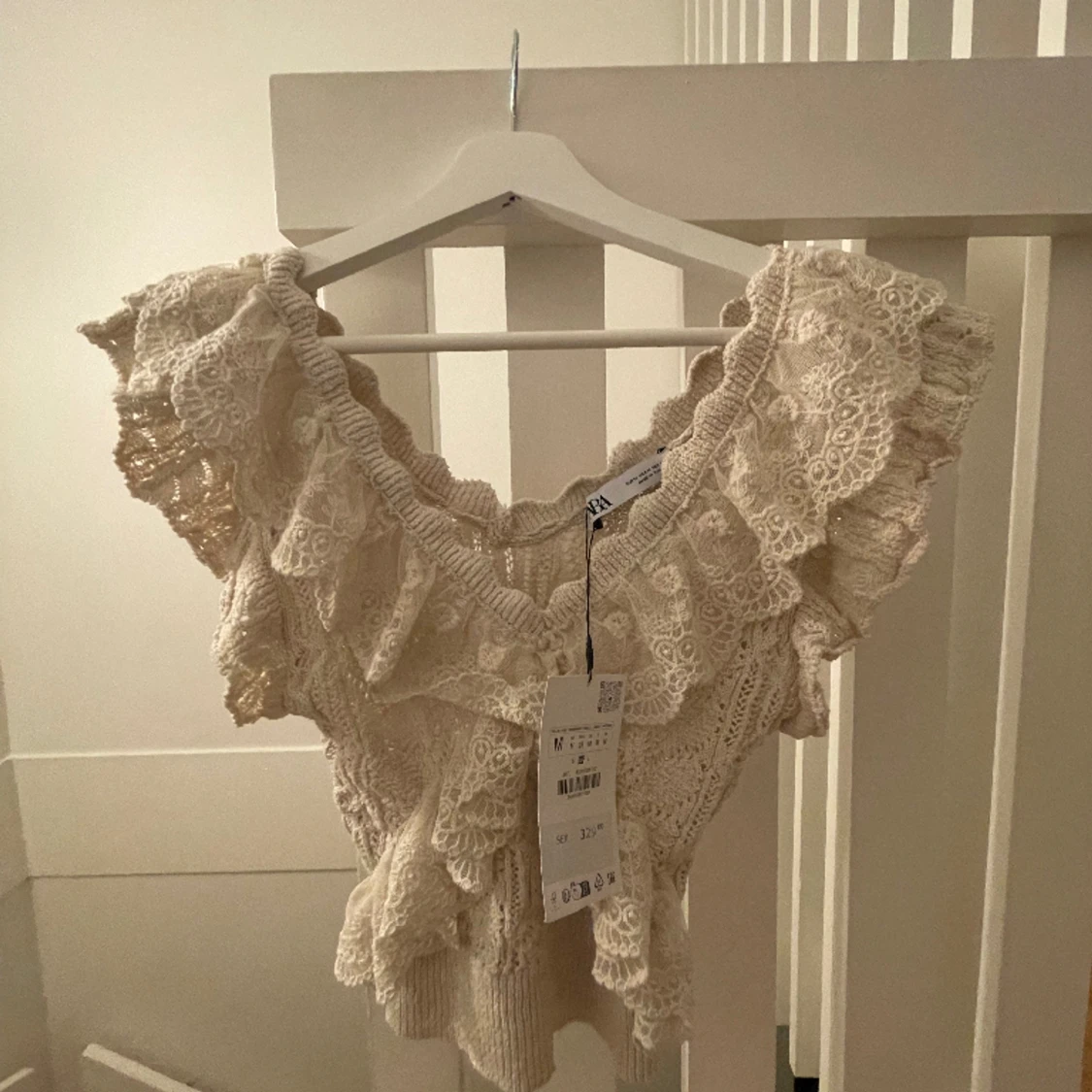 spetsig topp från zara helt oanvänd  - 91