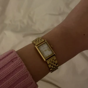 mockberg klocka - säljer då jag inte använder den och vill köpa en annan ❤️köpt för 1599, pris kan diskuteras. ni får med boxen och extra delarna ❤️