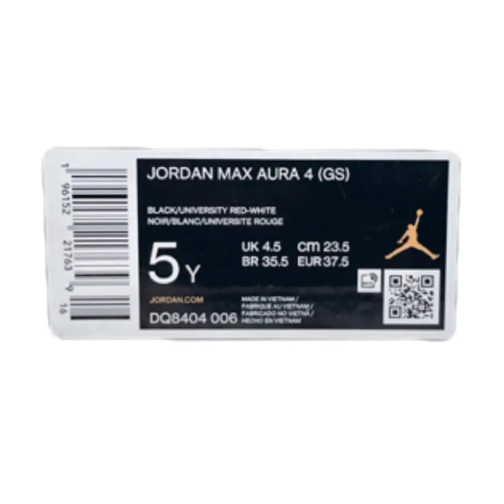 jordan max aura 4 i strl 37,5. Använda basketskor i bra skick skulle säga 4 av 5 ungefär. Box ingår. Kan mötas i sthlm innestad. Ny pris är 999kr så 40%!. Skor.