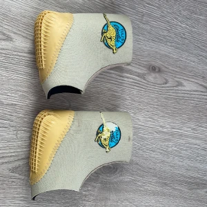 Tulis cheetah stl M hälskydd - 2 st hälskydd. Det ena lite mer använt än det andra som endast är använt fåtal gånger. Nypris ca 400 kr/st