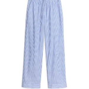 Arket pyjamasbyxor  - Säljer mina Arket pyjamasbyxor som är super fina till sommaren☀️ Jag har använt dem 2 gånger och är nästan som nya. Säljer för jag använder aldrig dem längre. ❤️🧸